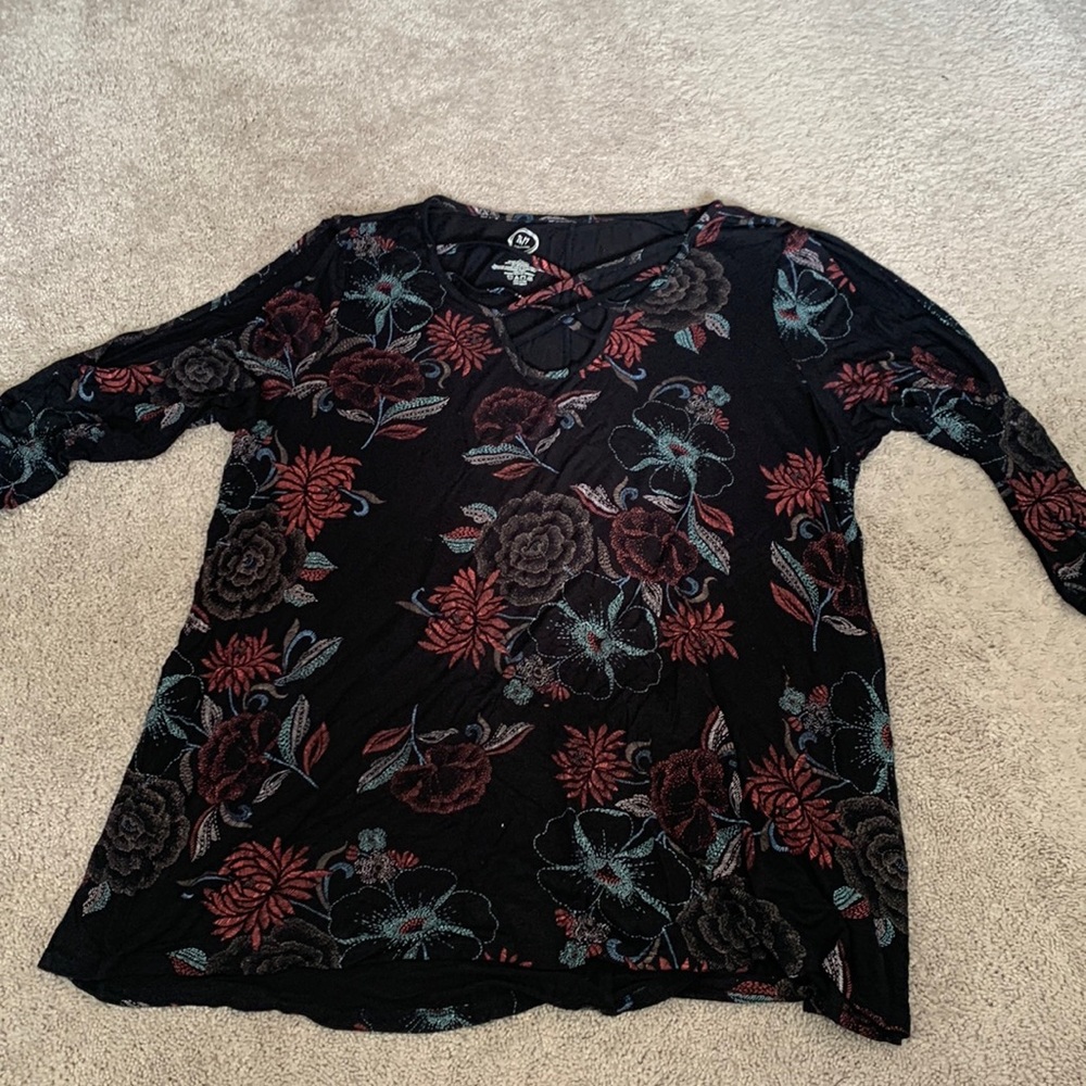 Flowered 3/4 sleeve Shirt!